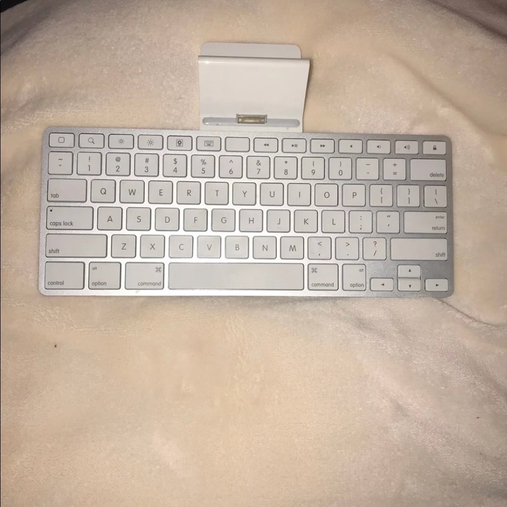 Apple attachable keyboard
